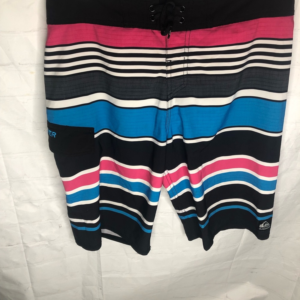 Quicksilver Board Shorts Men's Size 30 Swim Suit Trunks Surf Multicolor striped